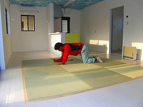 琉球畳の敷き込み中